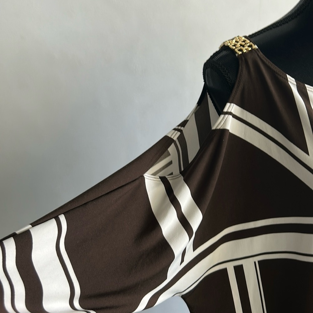 Chico’s cold shoulder tunic.  Brown /white.  Gold accents.  Sz 3(L)

A101